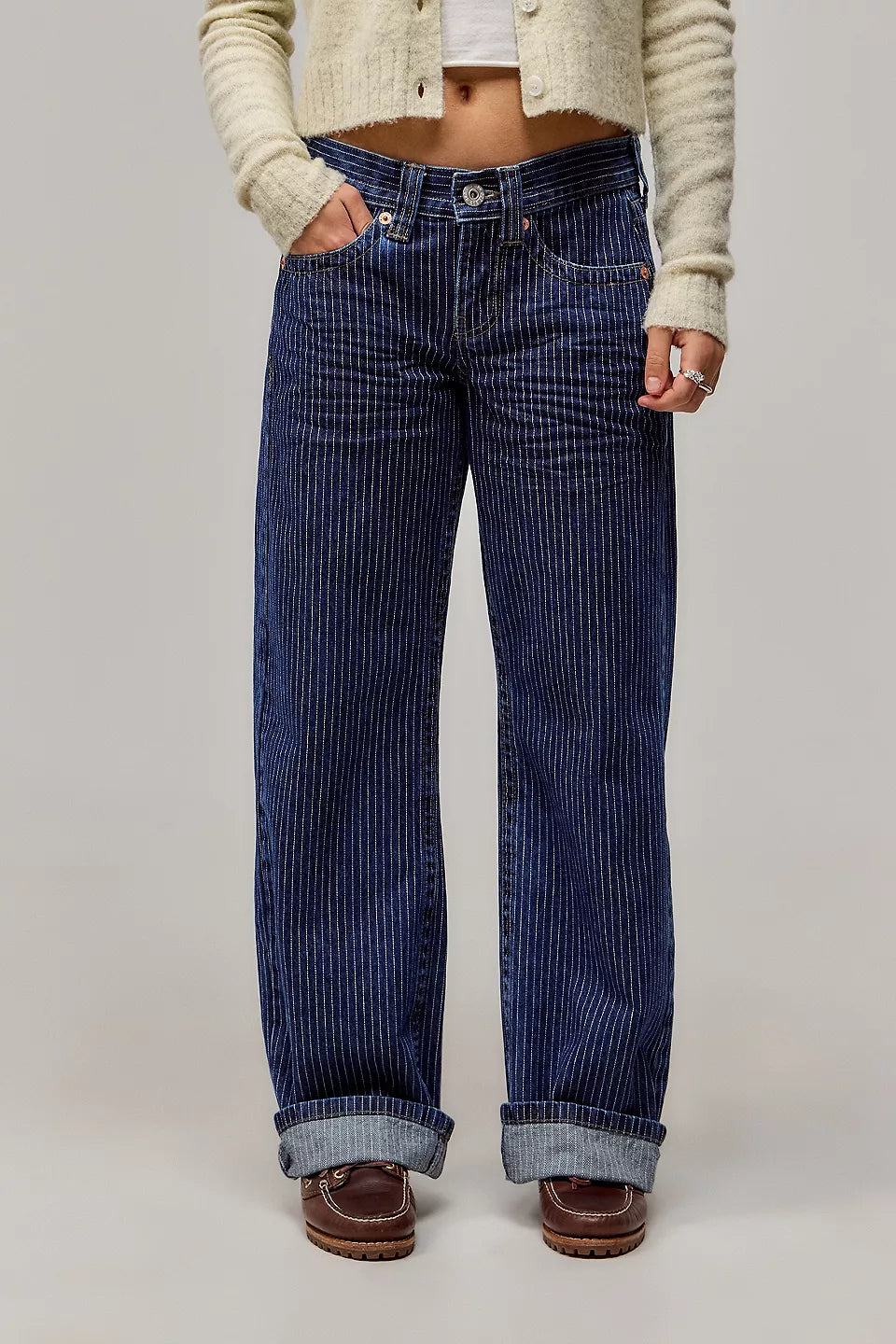 Pantalones rectos para mujer con corte amplio y caída fluida de uso diario