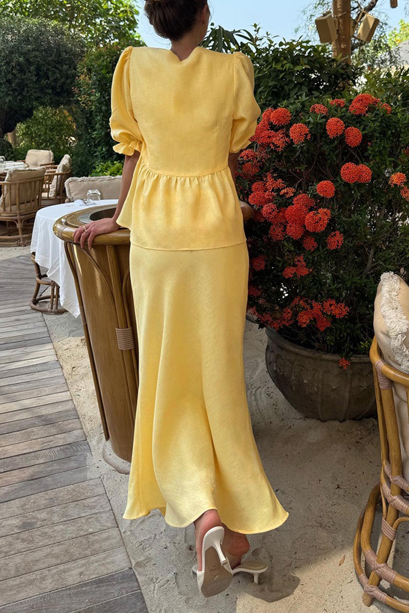 Conjunto para mujer de blusa con mangas abullonadas y falda larga - Emilia