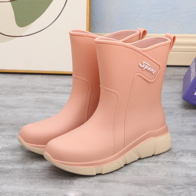 Botas de lluvia para mujer antideslizantes con suela de relieve y construcción cerrada