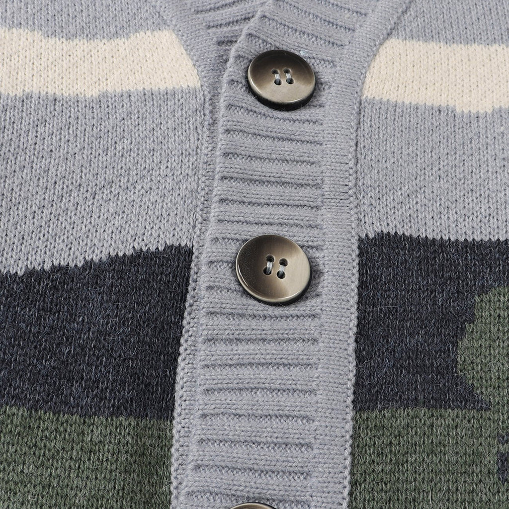 Cardigan de punto medio para hombre con botones y diseño gráfico en el tejido urbano