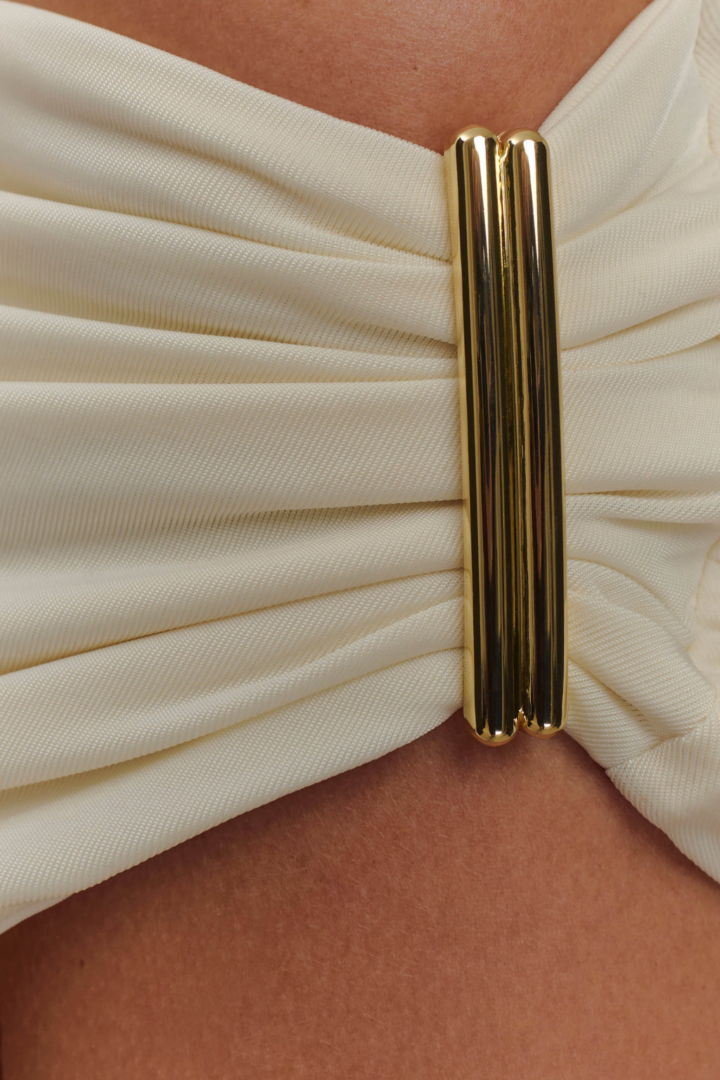 Top mujer off shoulder ajustado con detalle metálico - Kinsley