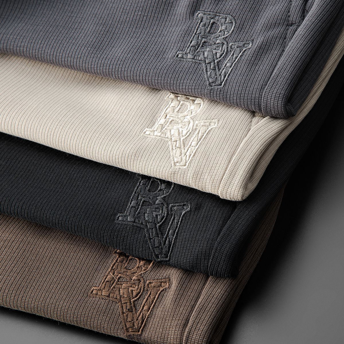 Pantalones para hombre deportivos con bolsillo bordado - André