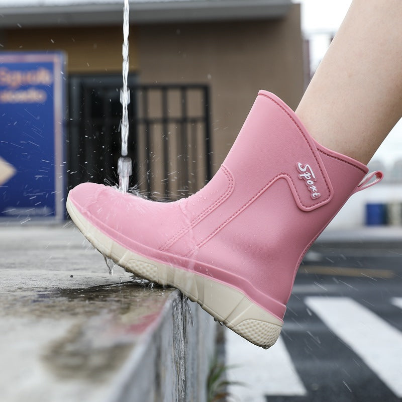 Botas de lluvia para mujer antideslizantes con suela de relieve y construcción cerrada