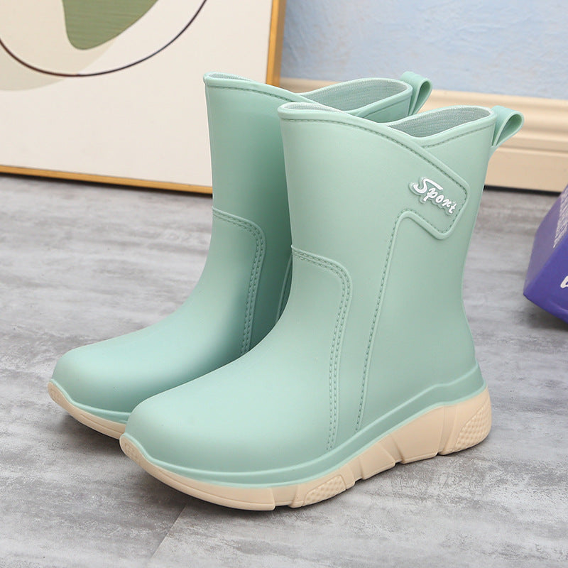 Botas de lluvia para mujer antideslizantes con suela de relieve y construcción cerrada