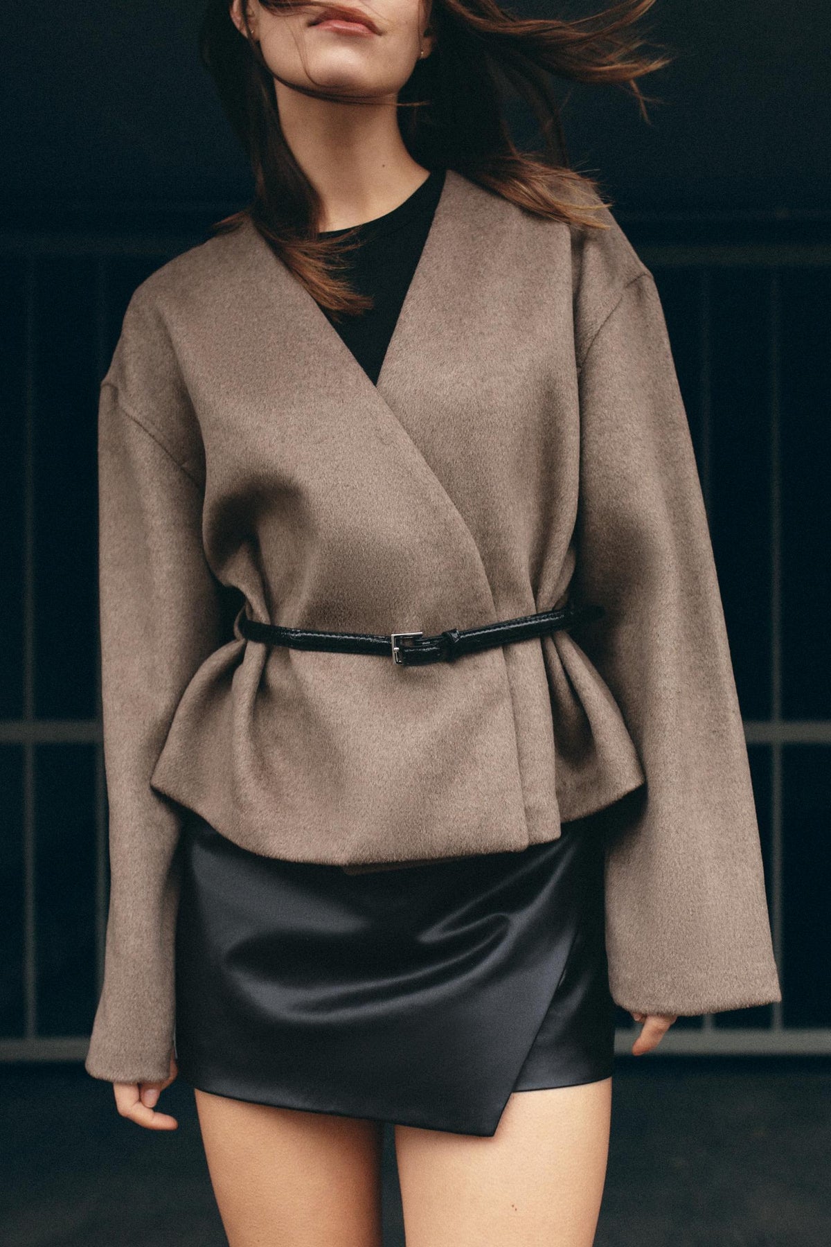Chaqueta corta mujer cinturón escote V cruzada elegante entretiempo - Irina