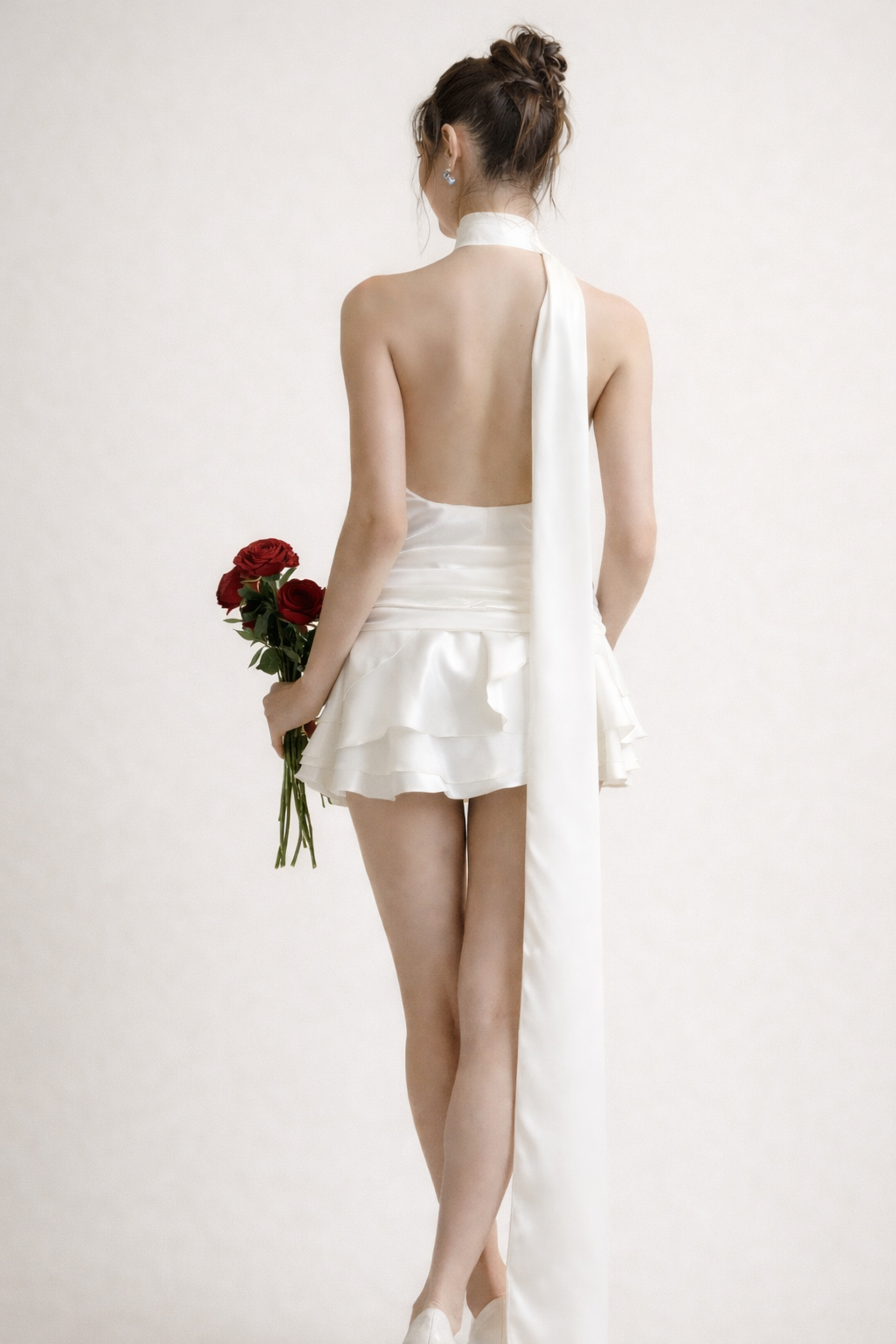 Vestido satinado asimétrico mujer cuello halter corto ligero ideal primavera verano elegante