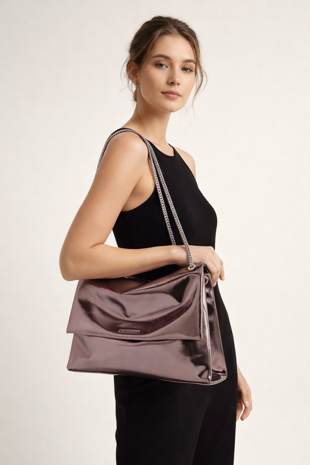 Bolsa de hombro para mujer con solapa y cadena metálica