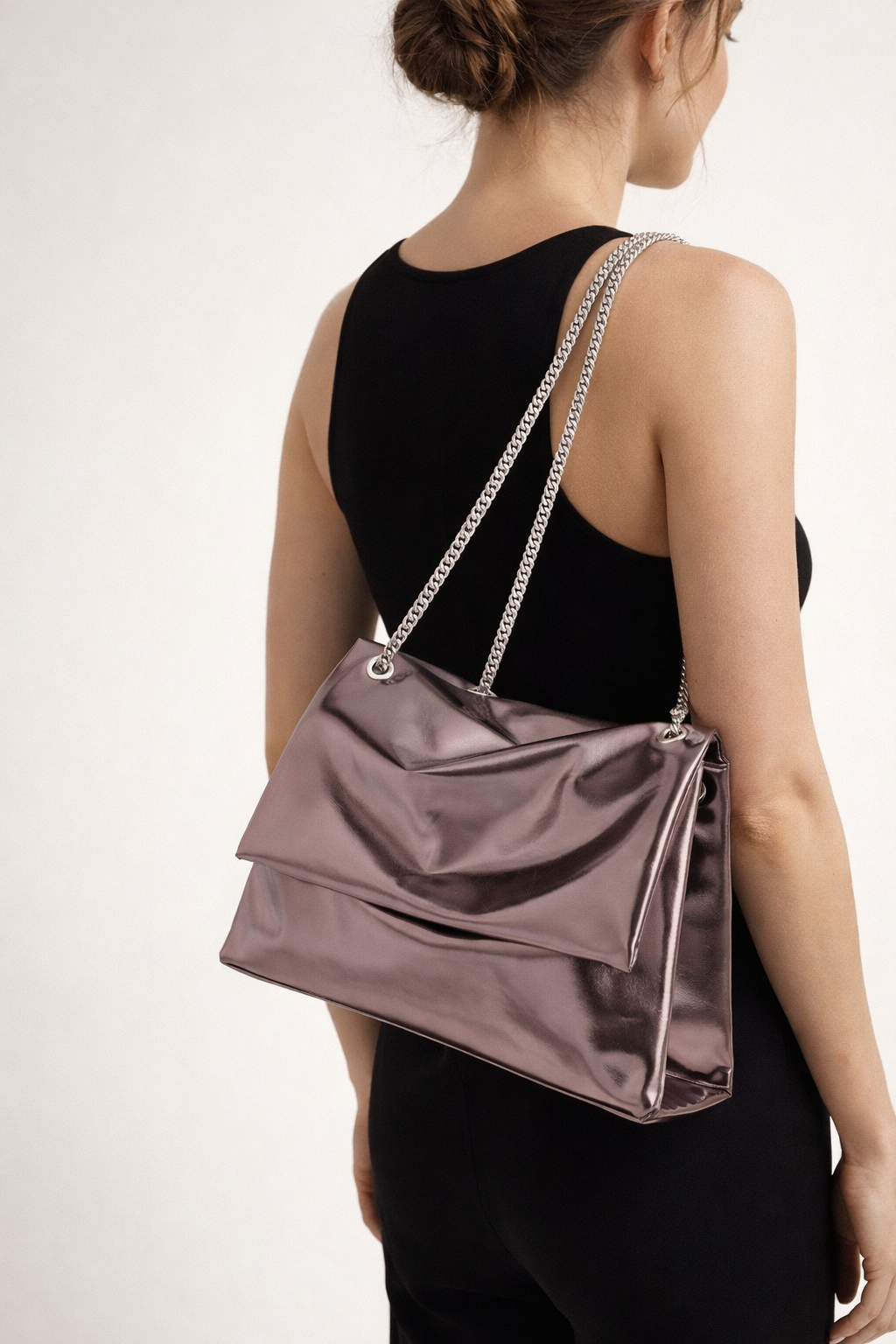 Bolsa de hombro para mujer con solapa y cadena metálica
