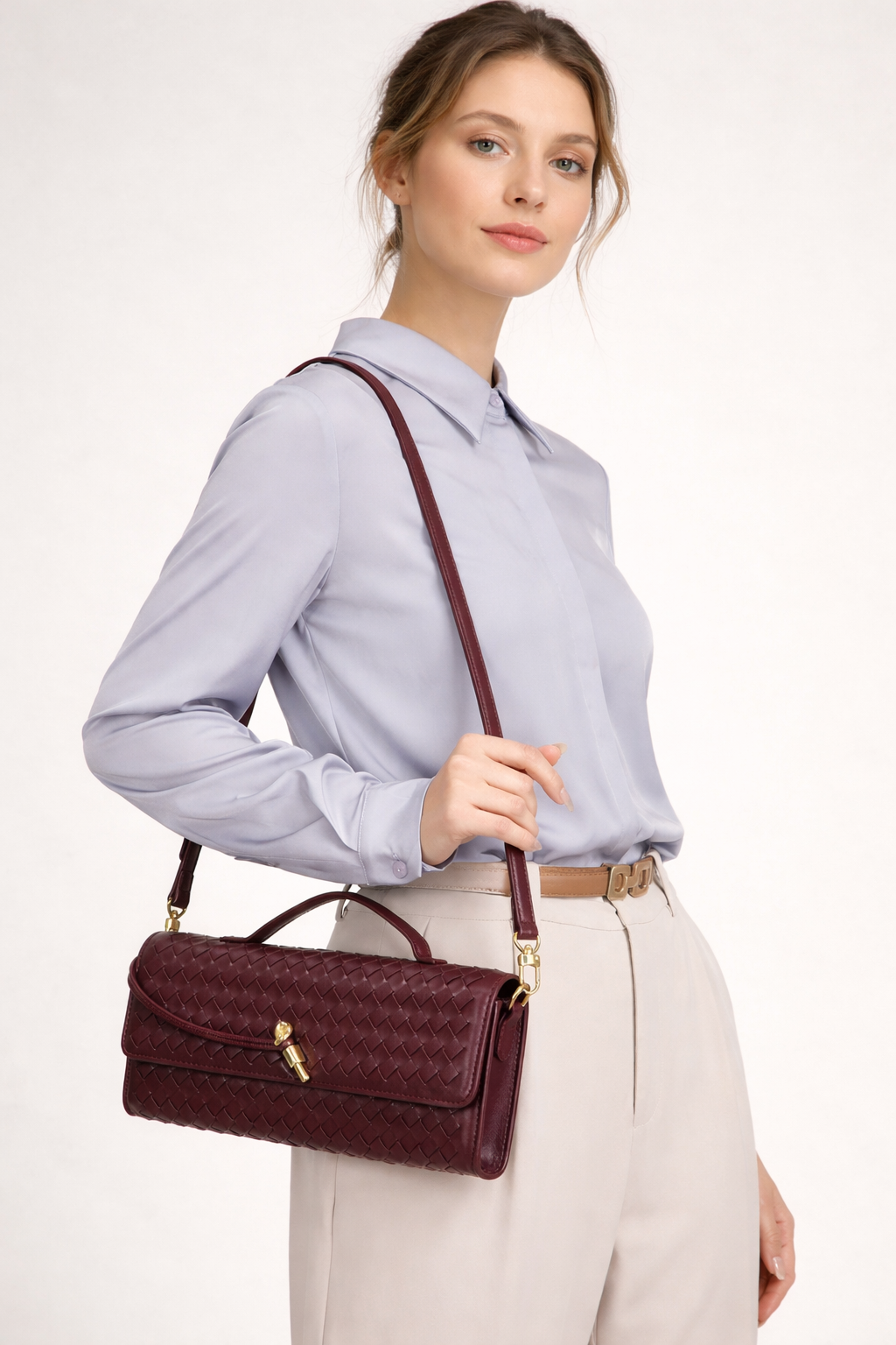 Bolsa baguette para mujer con textura tejida y correa ajustable