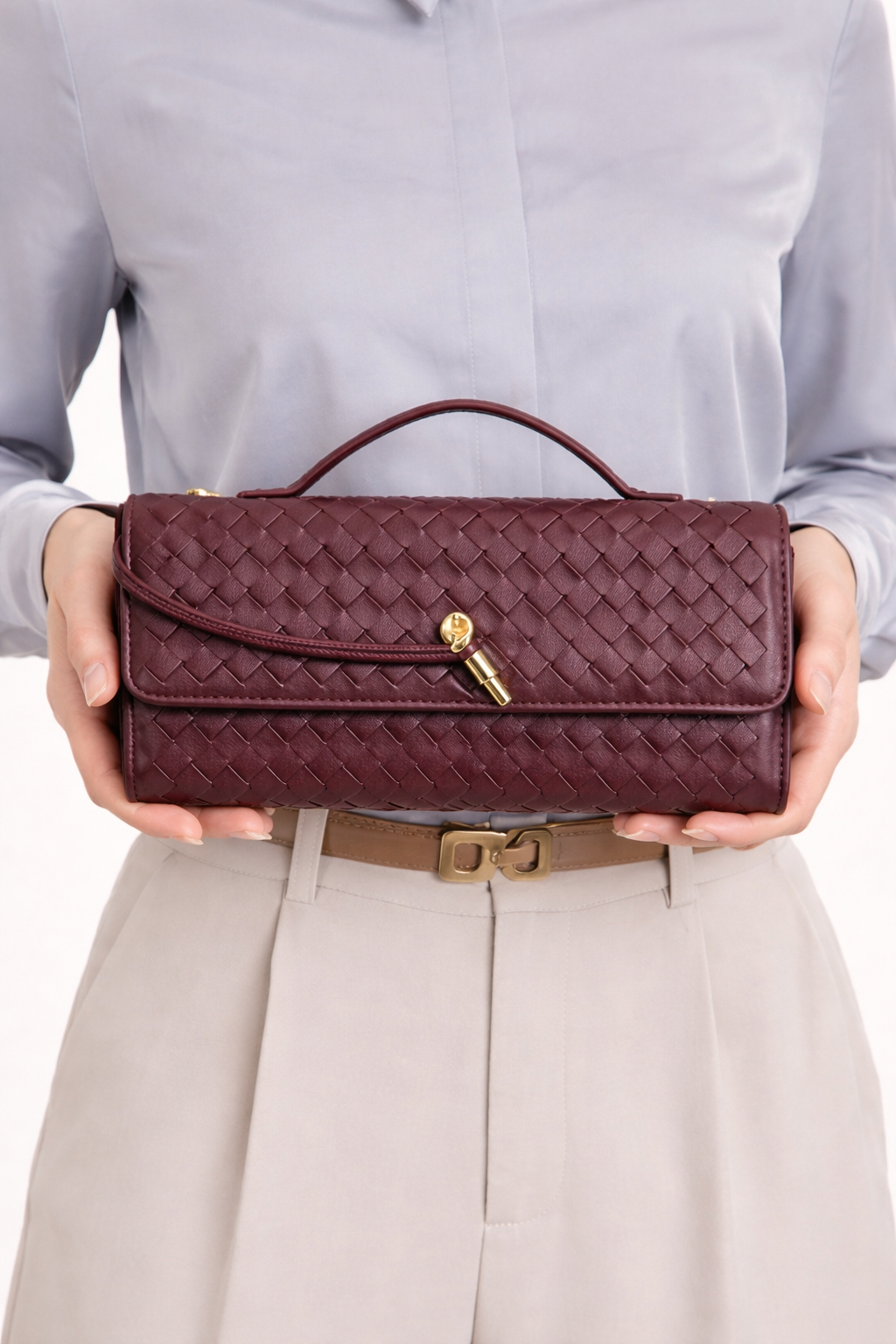 Bolsa baguette para mujer con textura tejida y correa ajustable