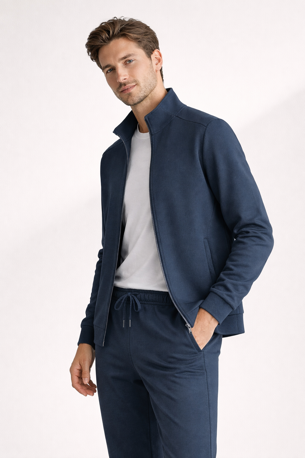 Conjunto deportivo con cierre frontal y pantalón recto para hombre - Adrián