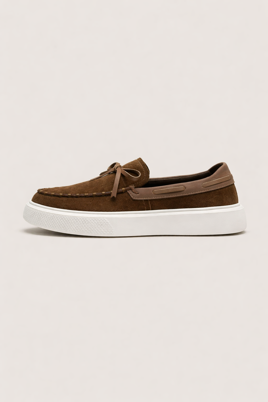 Zapatos loafers de gamuza con suela blanca para hombre - Bennett