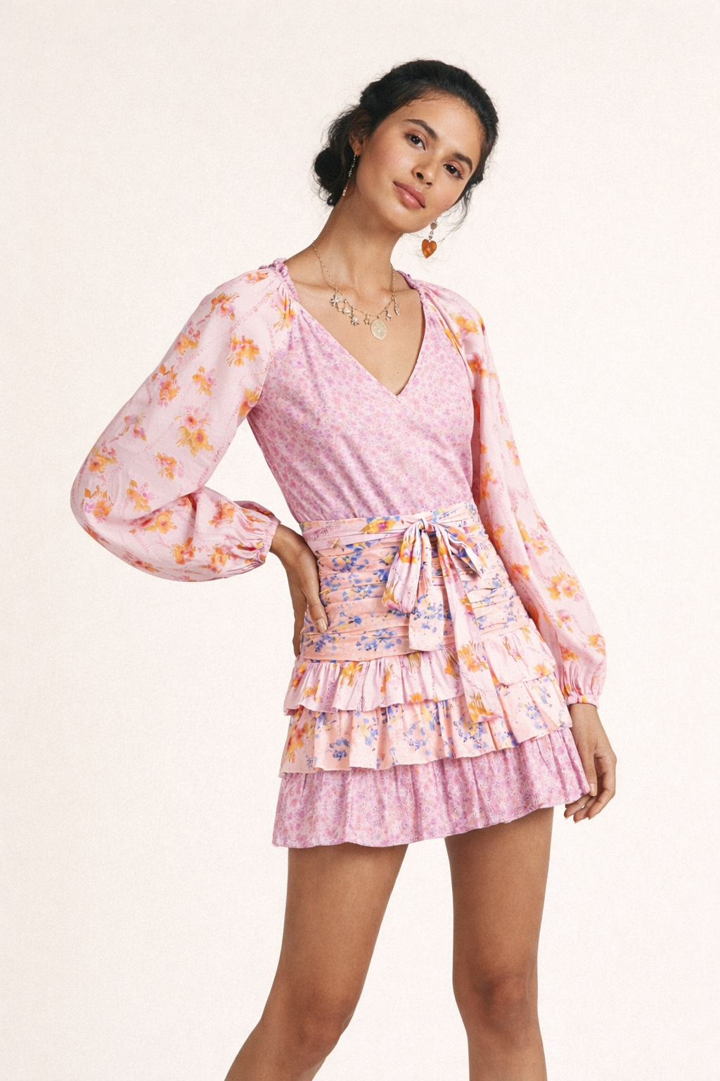 Vestido corto estilo boho con cruce en escote y volantes para mujer - Cinzia