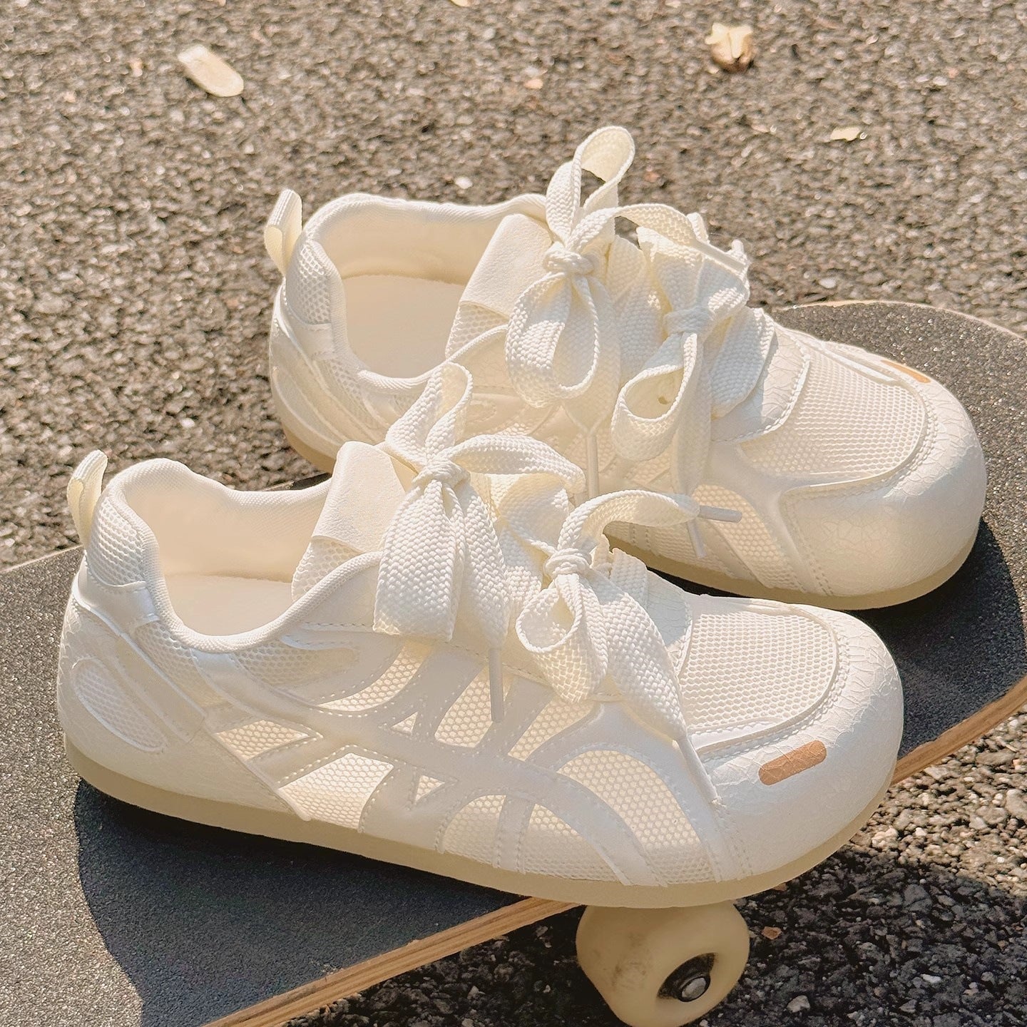 Tenis deportivos con cintas cruzadas para mujer - Alana