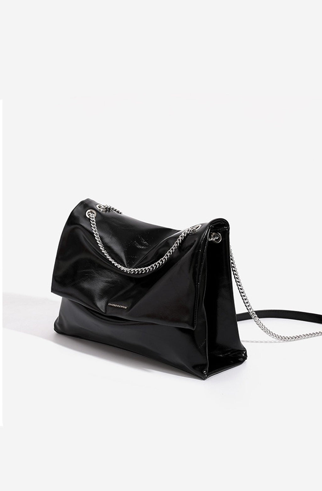 Bolsa de hombro para mujer con solapa y cadena metálica