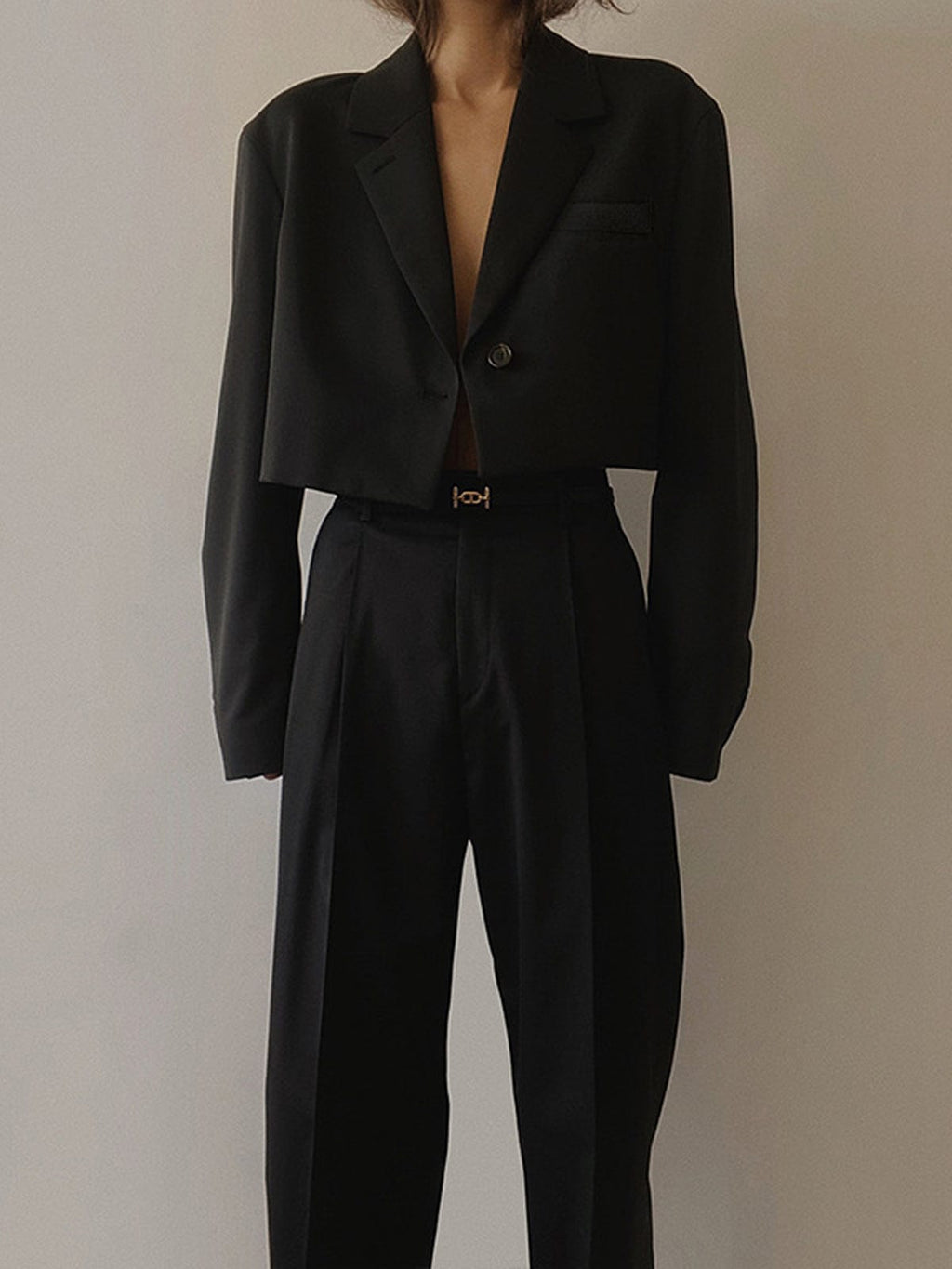 Blazer cropped mujer estilo sastre corte recto un botón solapas cintura - Selina