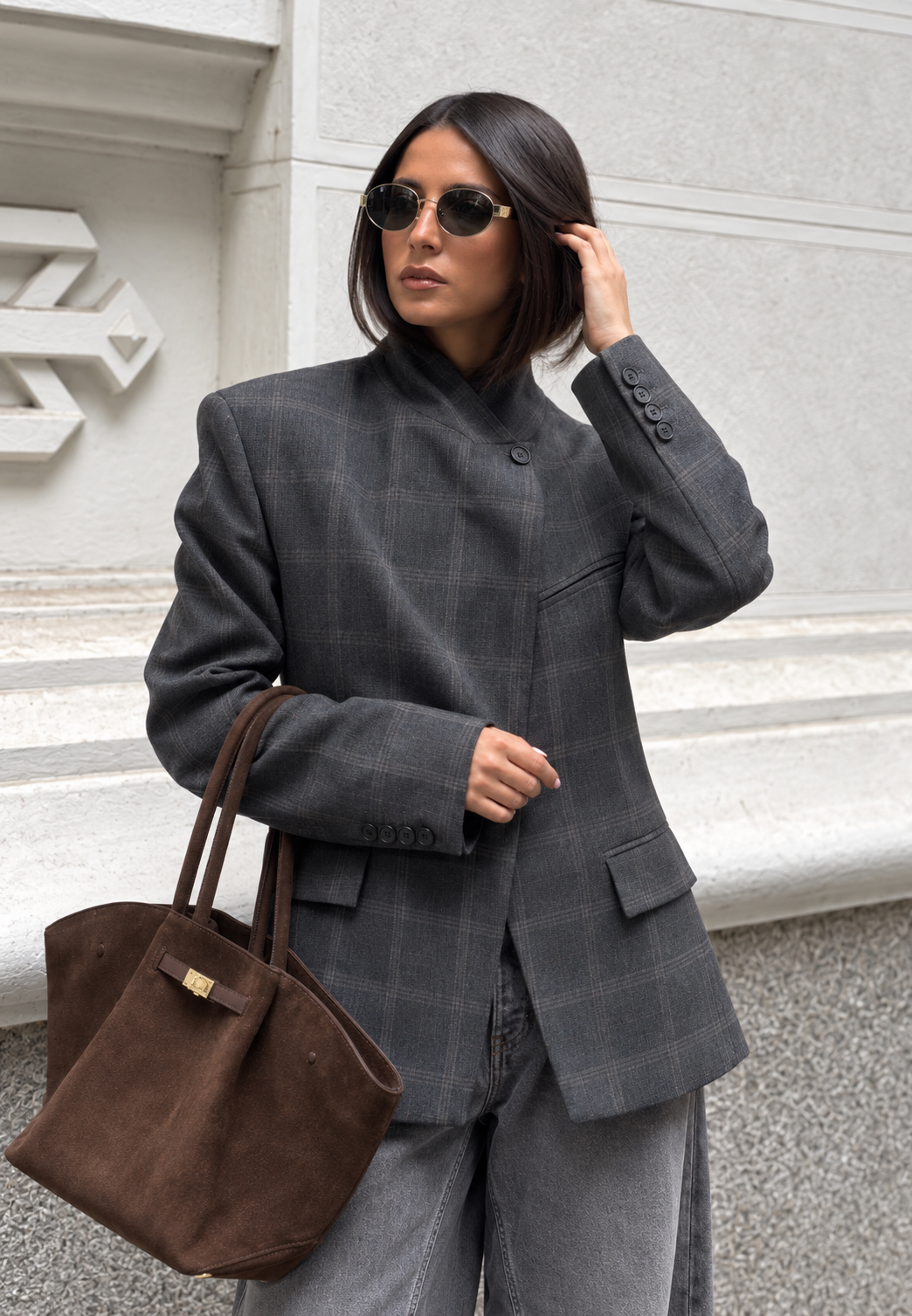 Blazer mujer cuadros cuello alto botón visible hombreras estructurado otoño - Vega