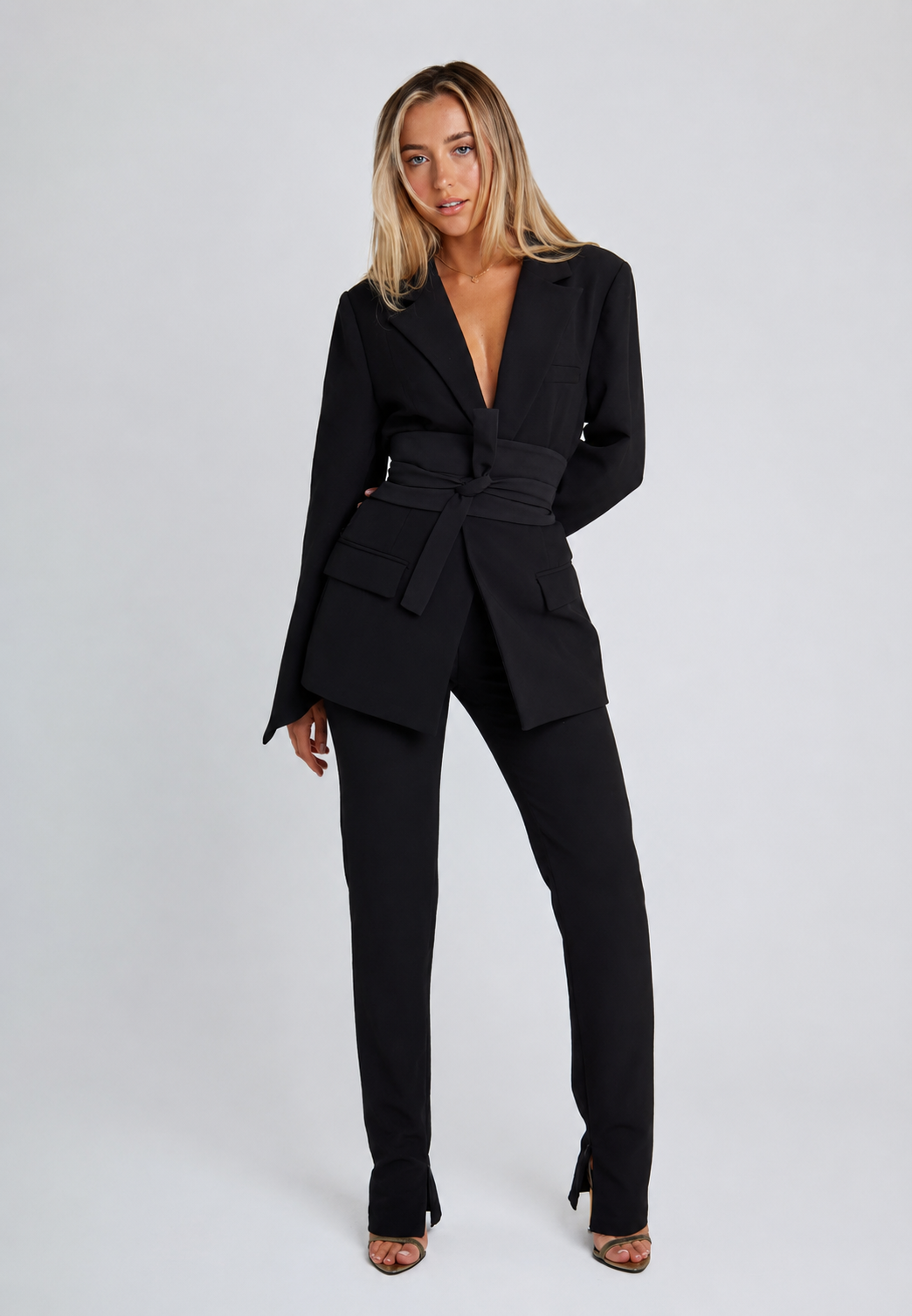 Blazer largo mujer cinturón ancho solapas bolsillos escote pronunciado sastre - Janina