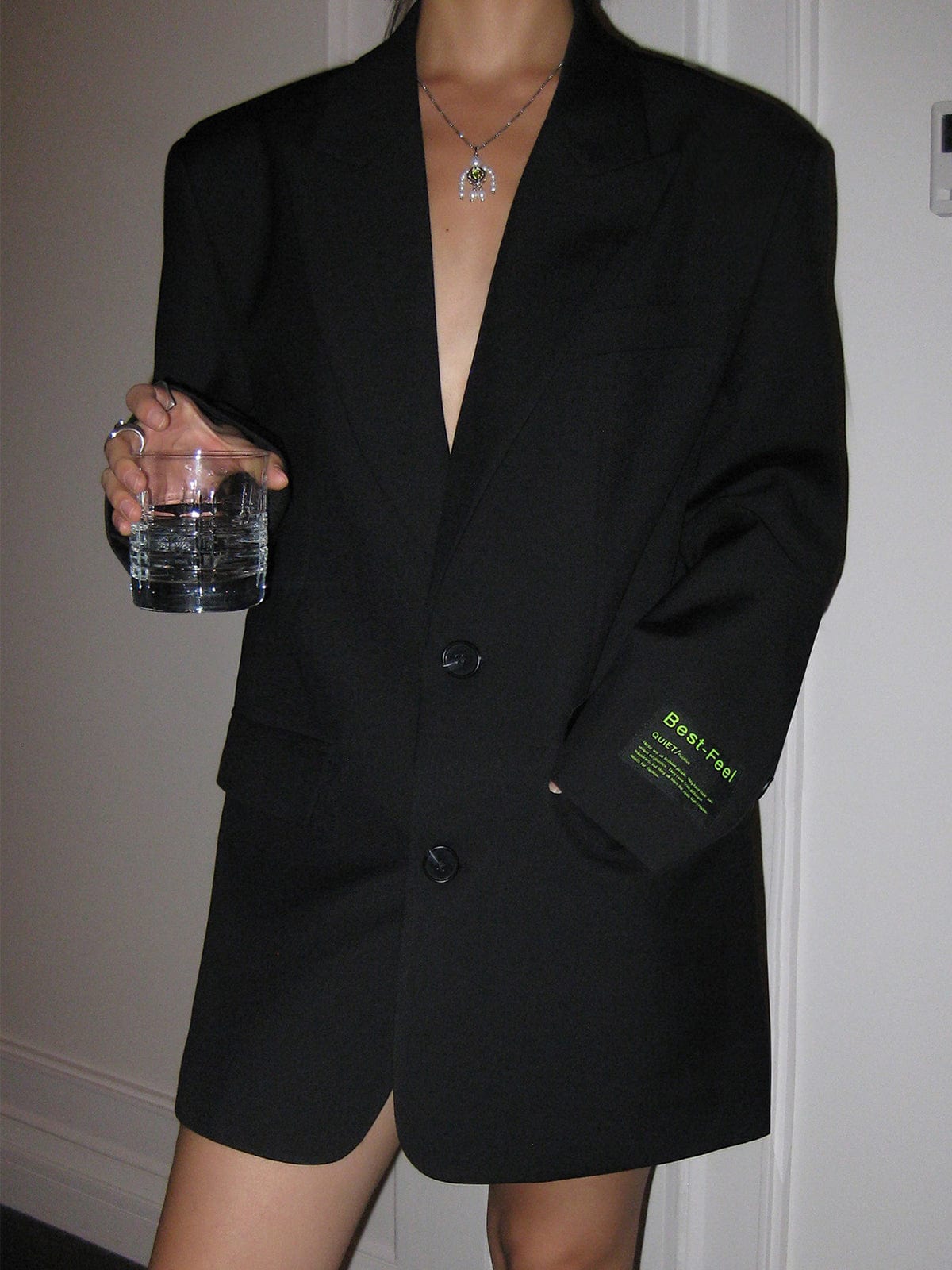 Blazer oversize mujer dos botones hombros marcados solapas muesca moderna - Lorelei