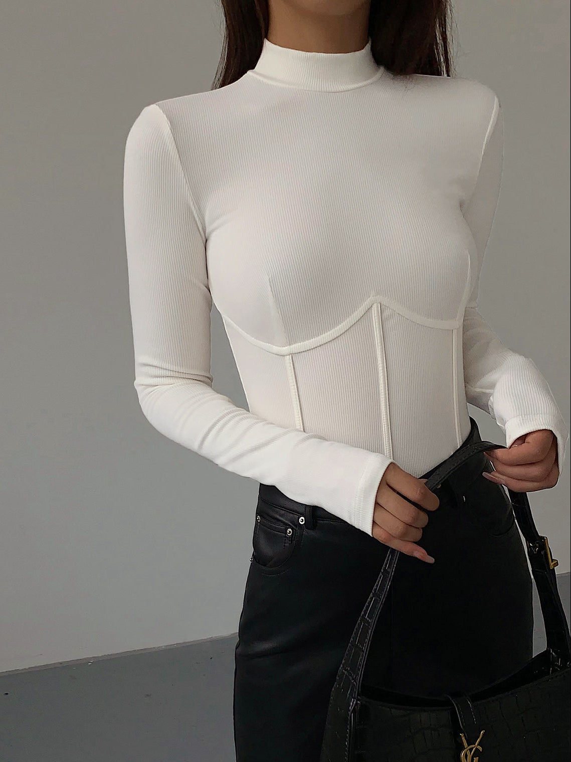 Top mujer manga larga cuello alto canalé detalle corsé costura curva - Annelie