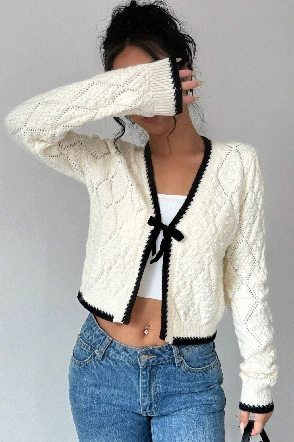 Cárdigan mujer punto calado corto escote pico lazada ribetes contraste rombos - Mila