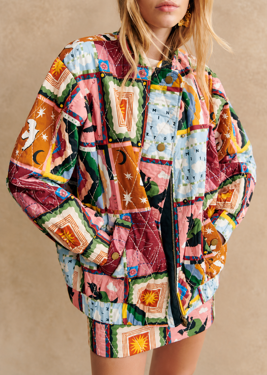 Cazadora acolchada mujer patchwork celestial cuello alto estrellas lunas soles - Jasmina