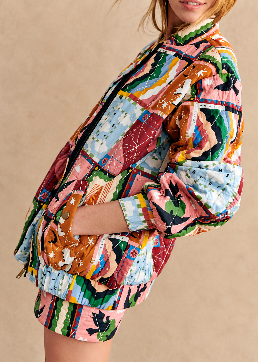 Cazadora acolchada mujer patchwork celestial cuello alto estrellas lunas soles - Jasmina