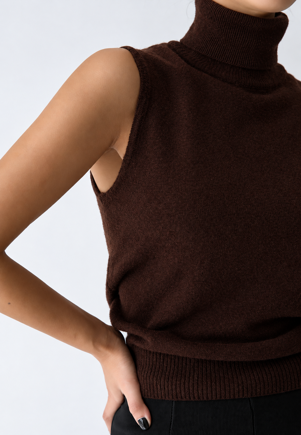 Blusa punto mujer sin mangas cuello alto minimalista entallada elegante - Velia