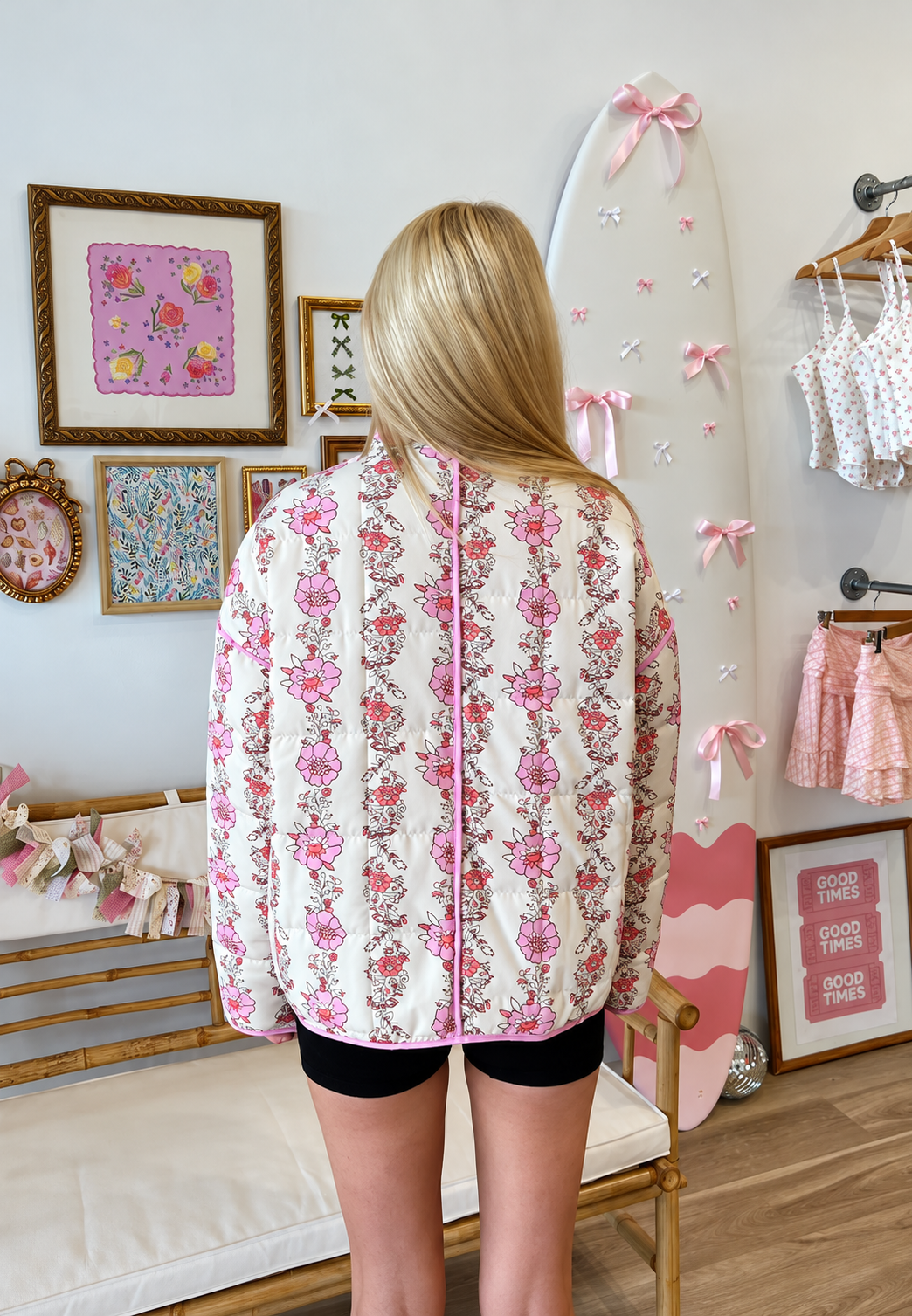 Chaqueta acolchada mujer cuello alto floral hileras verticales ribetes delicada - Ludovica