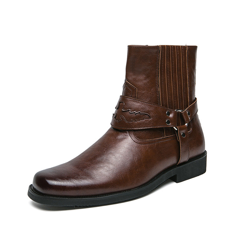 Botas casual hombre caña media con cierre lateral y correa decorativa con detalle metálico acabado cuero