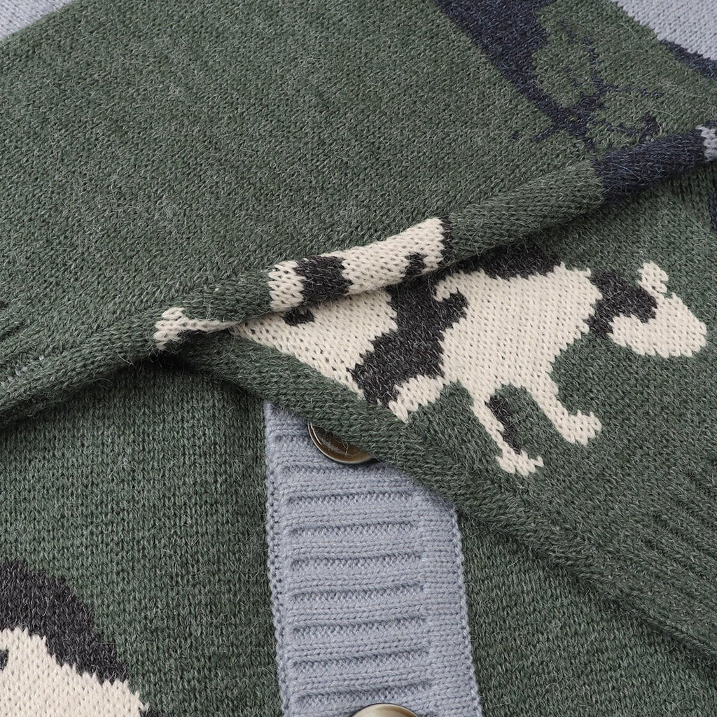 Cardigan de punto medio para hombre con botones y diseño gráfico en el tejido urbano