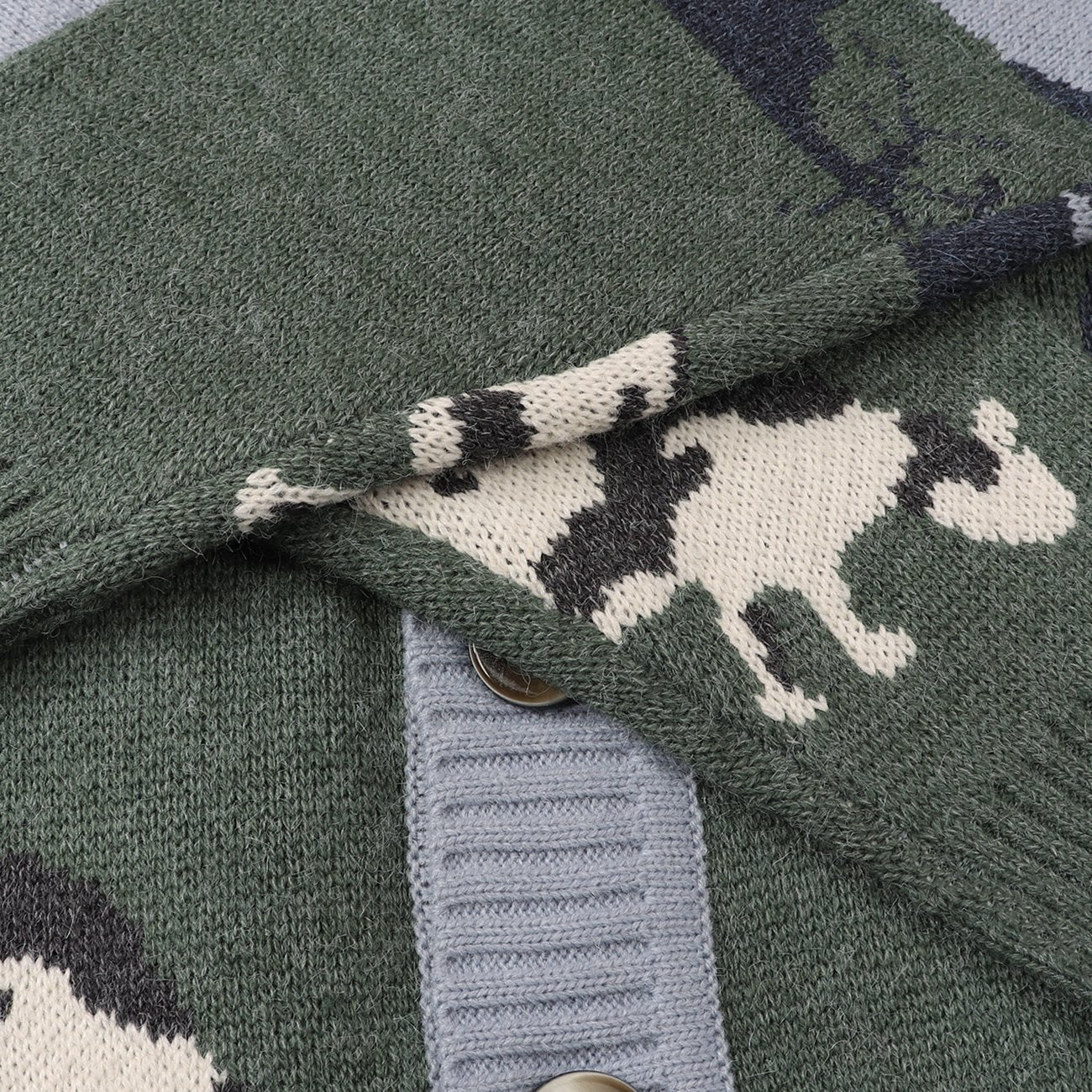 Cardigan de punto medio para hombre con botones y diseño gráfico en el tejido urbano