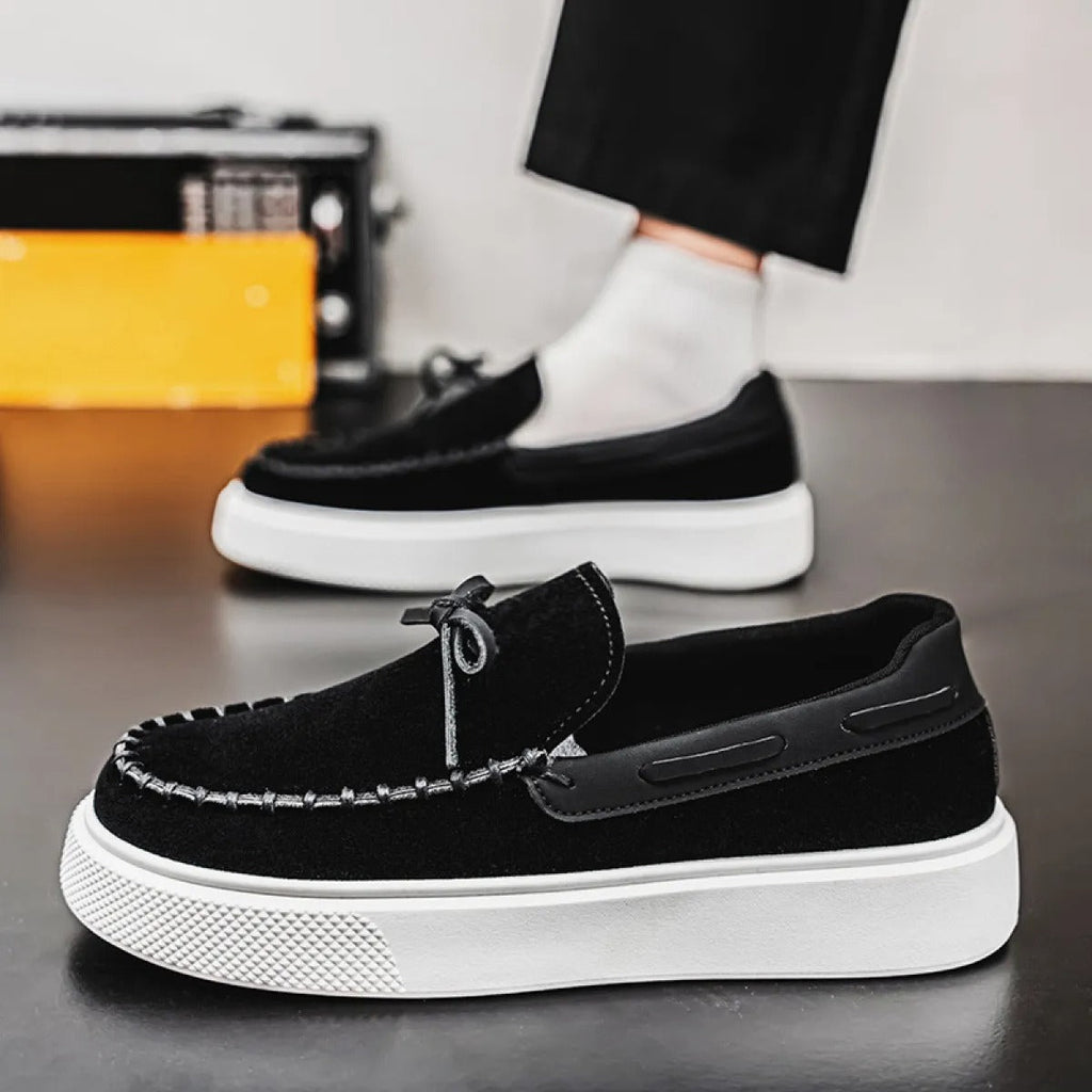 Zapatos loafers de gamuza con suela blanca para hombre - Bennett