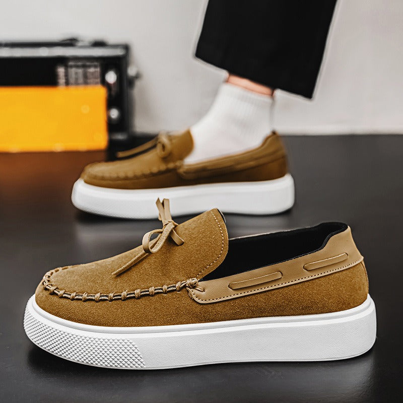 Zapatos loafers de gamuza con suela blanca para hombre - Bennett