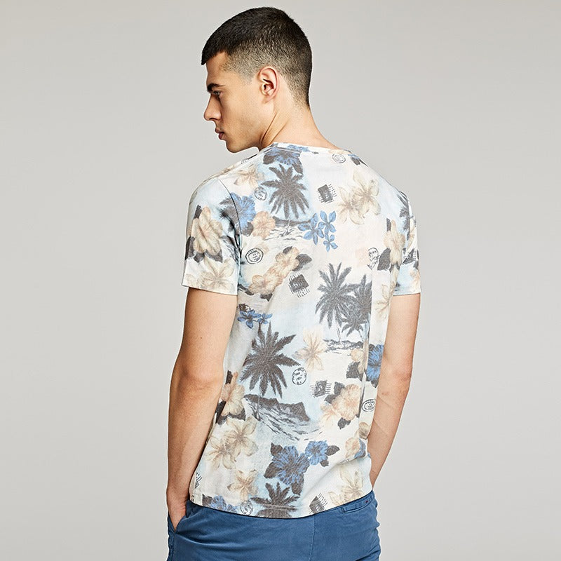 Camiseta hombre manga corta estampado floral tropical diseño veraniego cómodo y fresco para looks casuales y escapadas