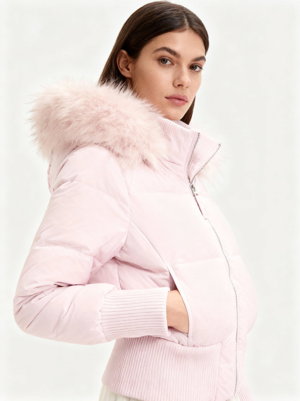 Chaqueta acolchada para mujer con capucha desmontable y silueta corta con bolsillos