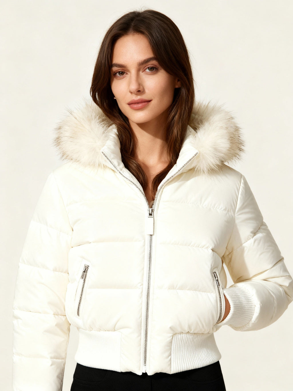 Chaqueta acolchada para mujer con capucha desmontable y silueta corta con bolsillos