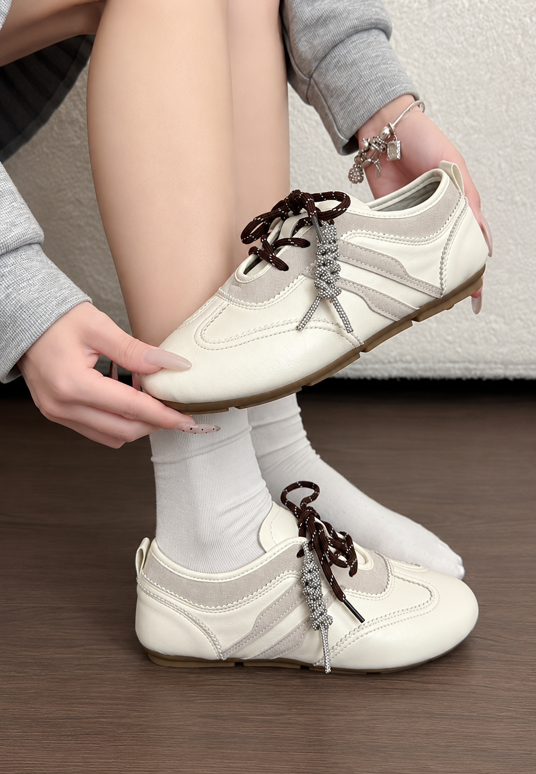 Zapatillas mujer retro piezas combinadas detalle metálico cordones perfil bajo - Livia
